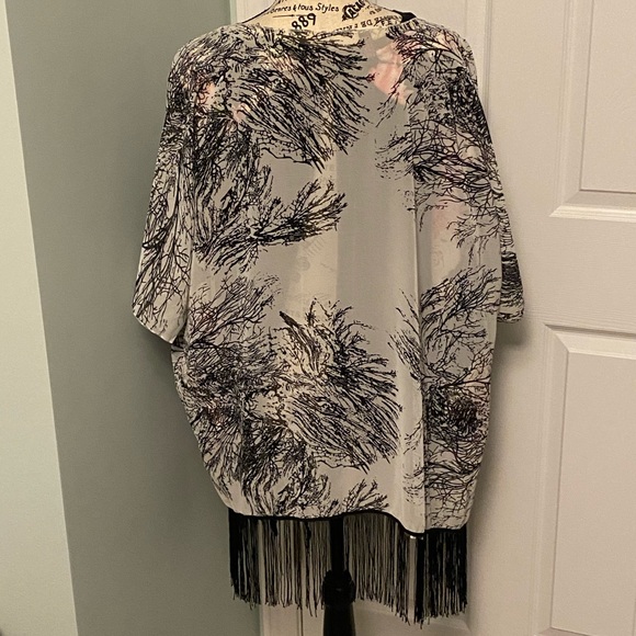 🎈Kimberly C size O/S open front kimono shawl - Picture 13 of 13